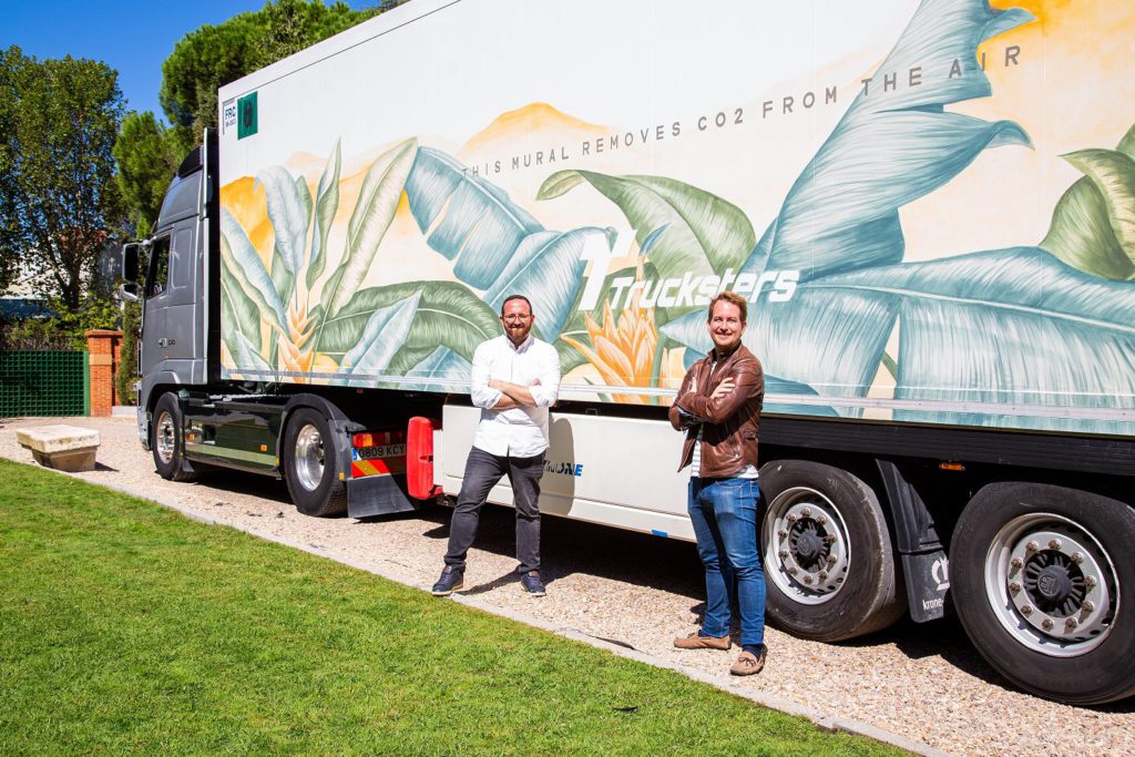 Taruga Creaciones y Trucksters presentan el cami&oacute;n cuya pintura reduce el impacto ambiental