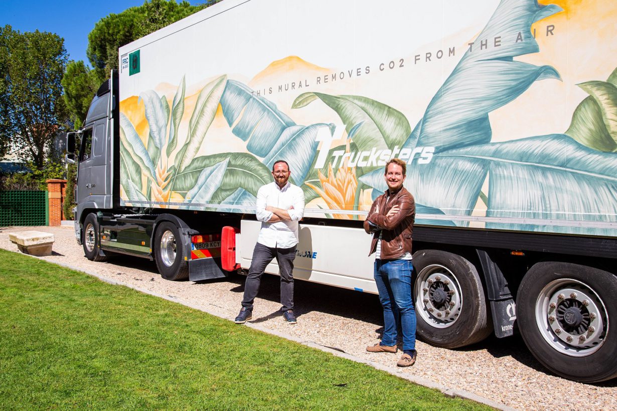 Taruga Creaciones y Trucksters presentan el cami&oacute;n cuya pintura reduce el impacto ambiental