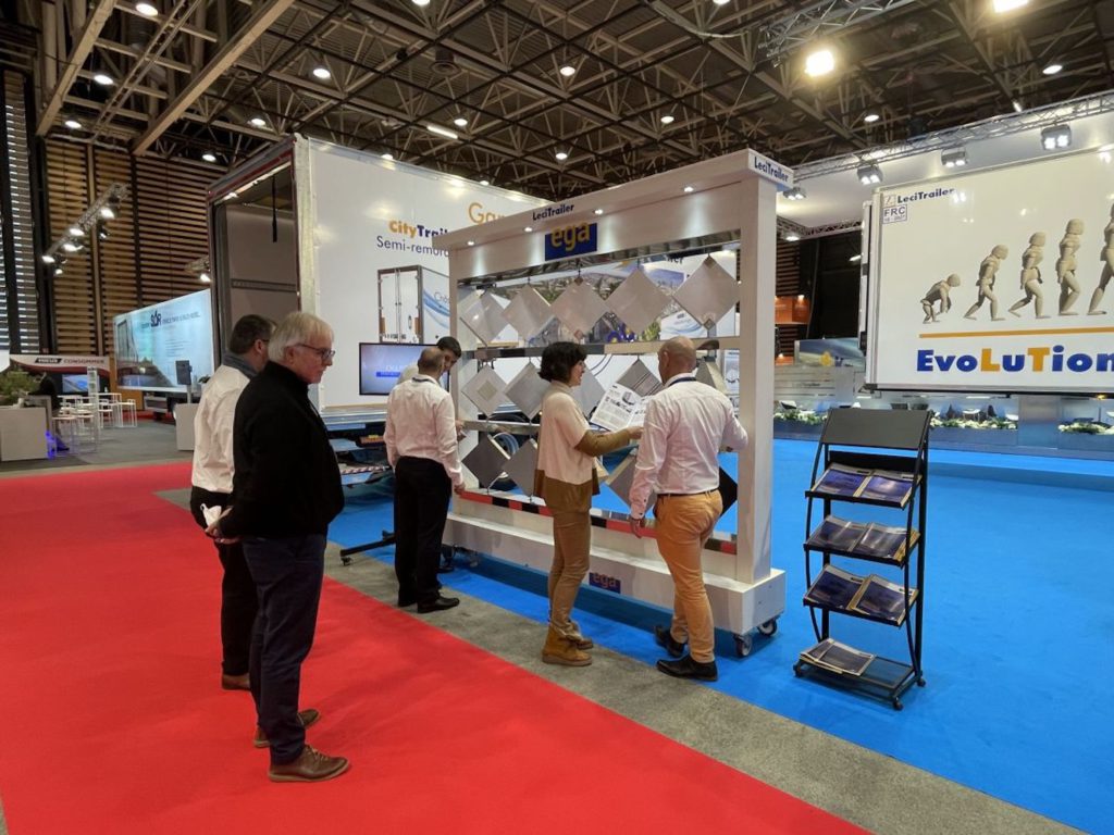 Lecitrailer m&aacute;s kil&oacute;metros junto a sus distribuidores y clientes en Solutrans 2021